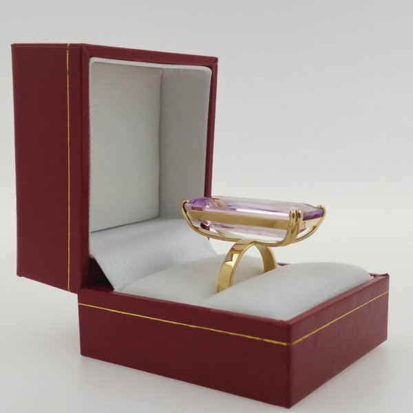 18k. yellow gold ring with spectacular natural kunzite of 25.15 carat