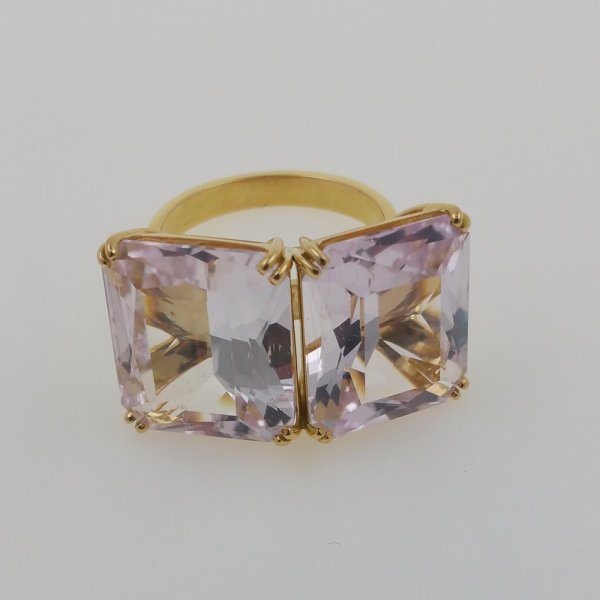 18k. yellow gold ring with two natural kunzite of 28.00 carat