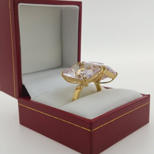 18k. yellow gold ring with two natural kunzite of 28.00 carat