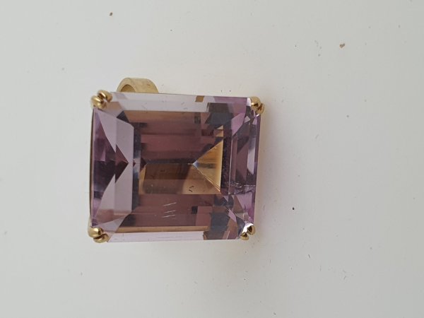18k. yellow gold ring with spectacular natural kunzite of 37.09 carat