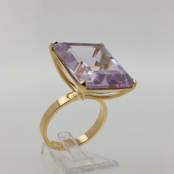 18k. yellow gold ring with spectacular natural kunzite of 30.00carat