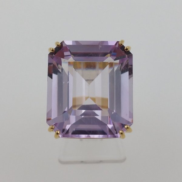 18k. yellow gold ring with spectacular natural kunzite of 36.75 carat