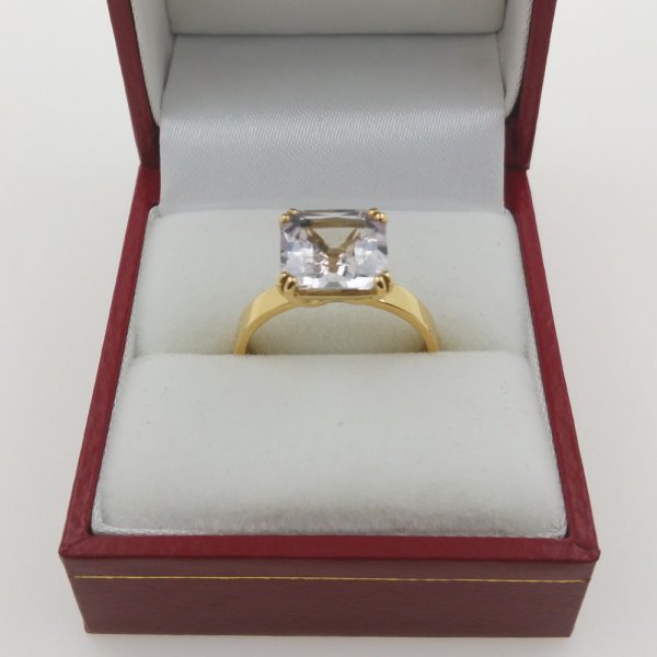 18k. yellow gold ring with natural kunzite of 3.94 carat