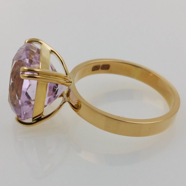 14k. yellow gold ring with natural kunzite of 10.78 carat