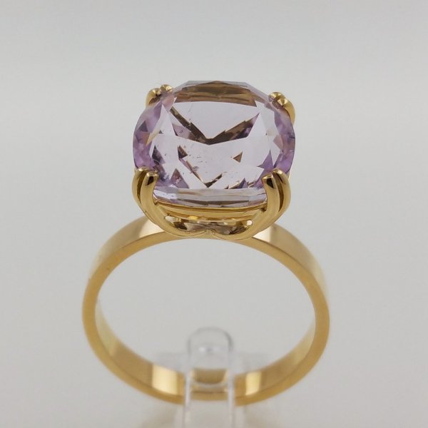 14k. yellow gold ring with natural kunzite of 10.78 carat