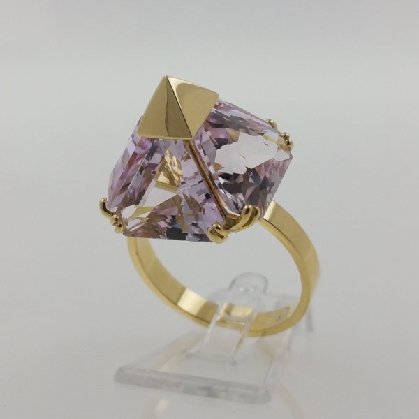 18k. yellow gold ring with four natural kunzite of 15.80 carat