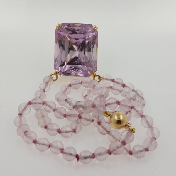 18k. yellow gold necklace with spectacular natural kunzite of 127.41 carat