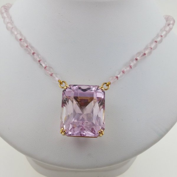 18k. yellow gold necklace with spectacular natural kunzite of 127.41 carat