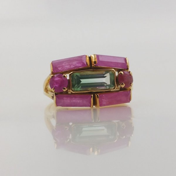 18k. yellow gold ring with Tourmaline and  Ruby ca 3.90 carat