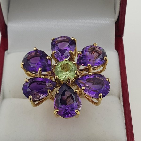 18k. yellow gold ring with natural Amethyst & Peridot 16.00 carat