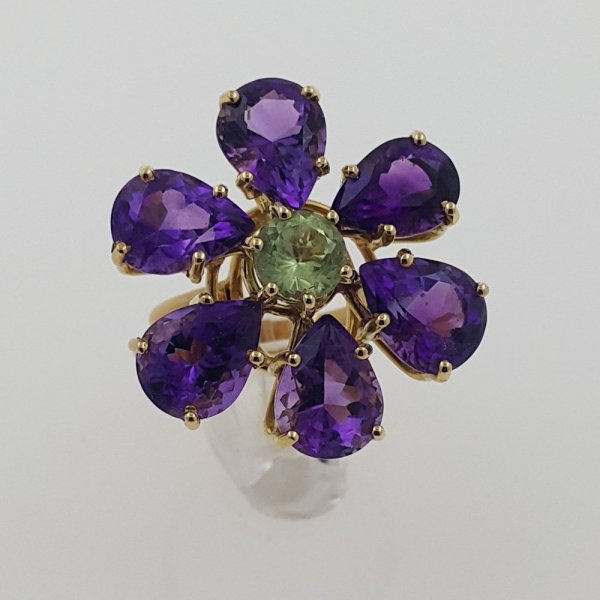 18k. yellow gold ring with natural Amethyst & Peridot 16.00 carat