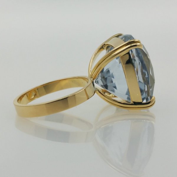 14k. yellow gold ring with spectacular natural blue spodumene of 34.06 carat