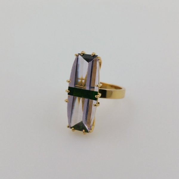 18k. yellow gold ring with natural Kunzite and Diopside of 9.65 carat
