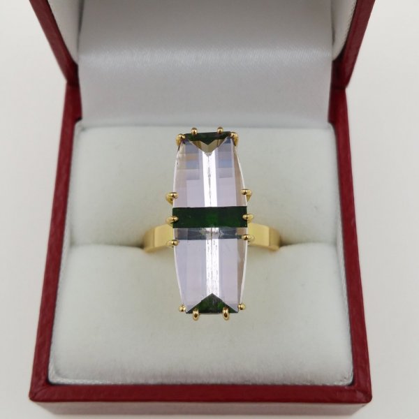 18k. yellow gold ring with natural Kunzite and Diopside of 9.65 carat