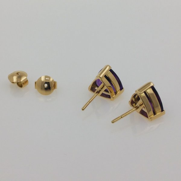 18k. yellow gold earrings with natural Amethyst of 6.80 carat