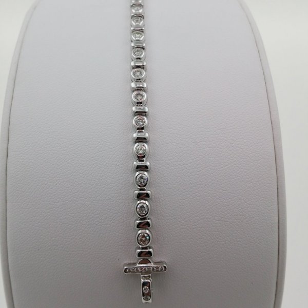 18 k. White gold diamond bracelet - 1.80 carat