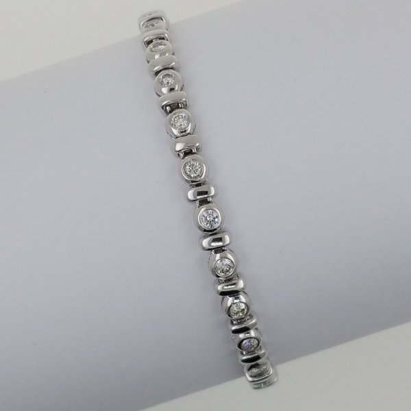 18 k. White gold diamond bracelet - 1.80 carat