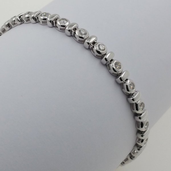 18 k. White gold diamond bracelet - 1.80 carat