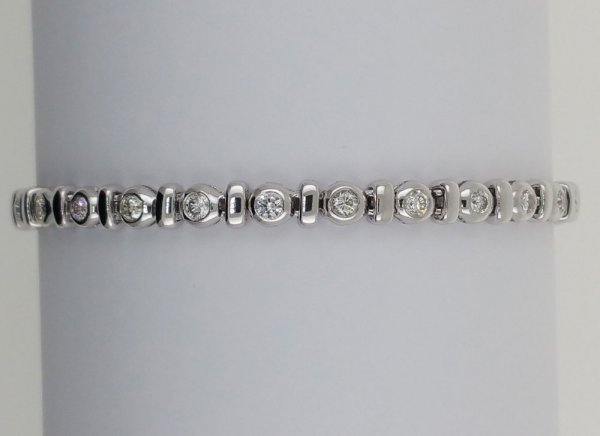18 k. White gold diamond bracelet - 1.80 carat