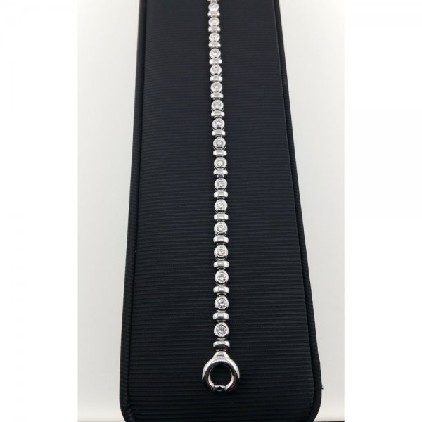 18 k. White gold diamond bracelet - 1.80 carat