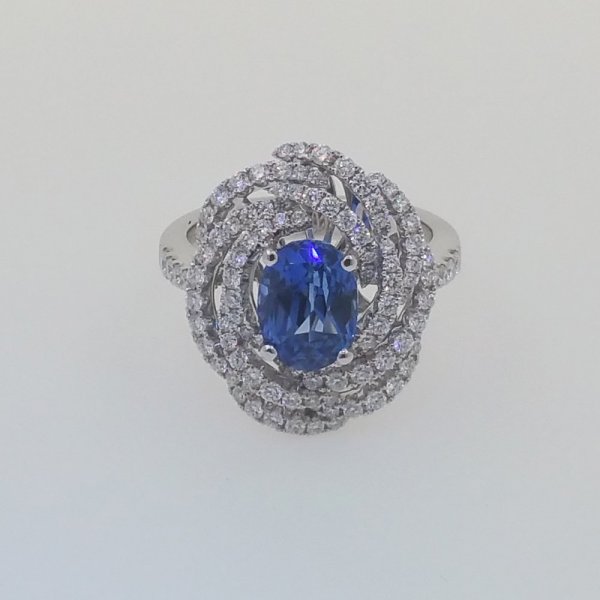 18 k. white gold diamonds & sapphire ring - 4.10 carat