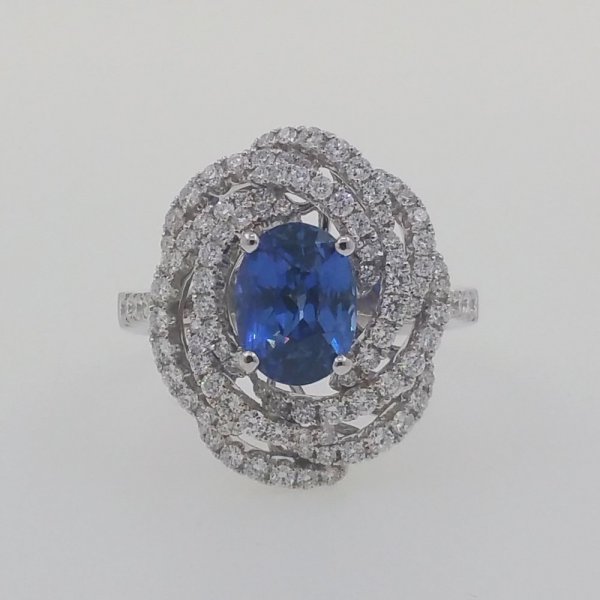 18 k. white gold diamonds & sapphire ring - 4.10 carat