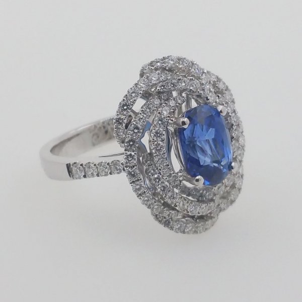 18 k. white gold diamonds & sapphire ring - 4.10 carat