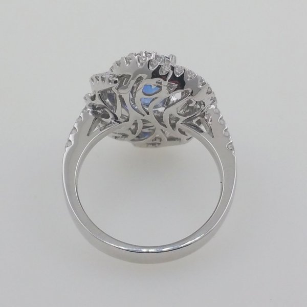 18 k. white gold diamonds & sapphire ring - 4.10 carat
