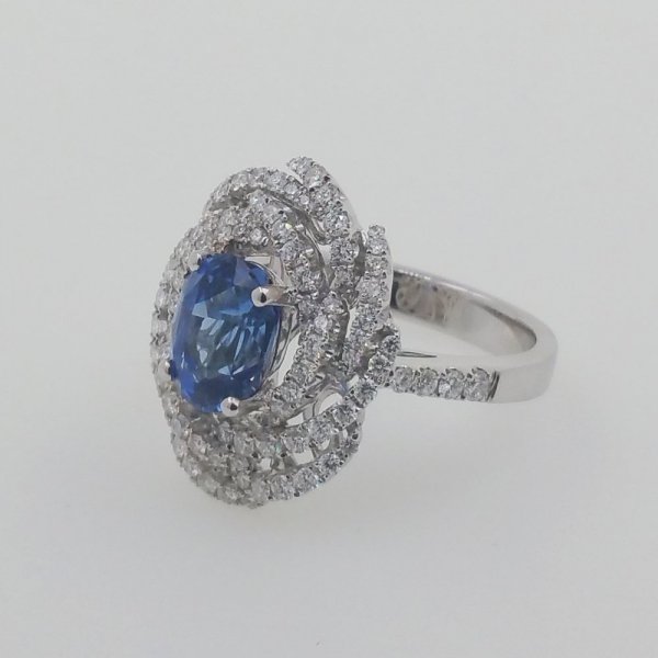 18 k. white gold diamonds & sapphire ring - 4.10 carat