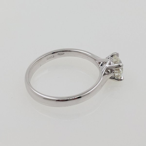 18k. white gold diamond soliter ring - 0.90 carat