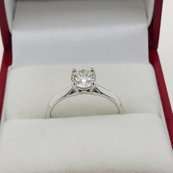 18k. white gold diamond soliter ring - 0.90 carat