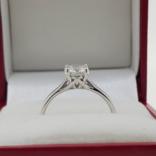 18k. white gold diamond soliter ring - 0.90 carat