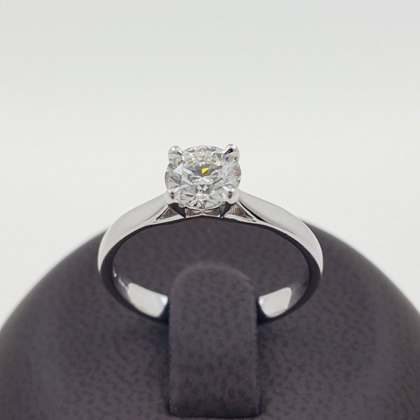 18k. white gold diamond soliter ring - 0.90 carat