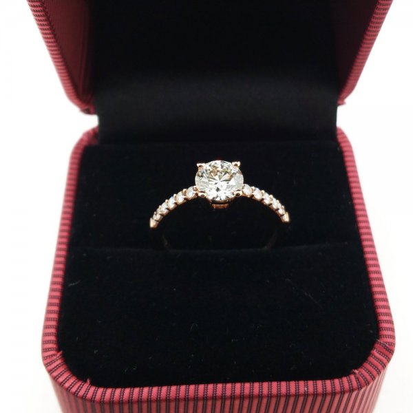 18 k. pink gold diamond ring - 1.30 carat