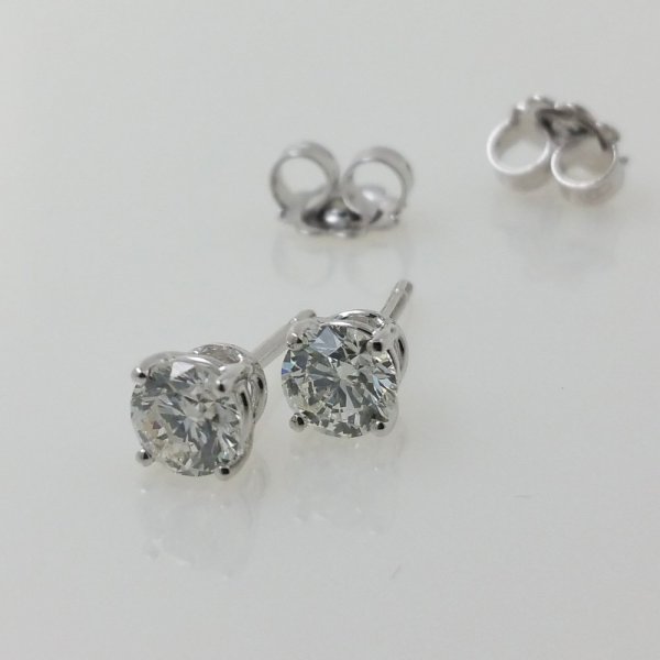 18 k. white gold diamond stud earrings - 1.00 carat