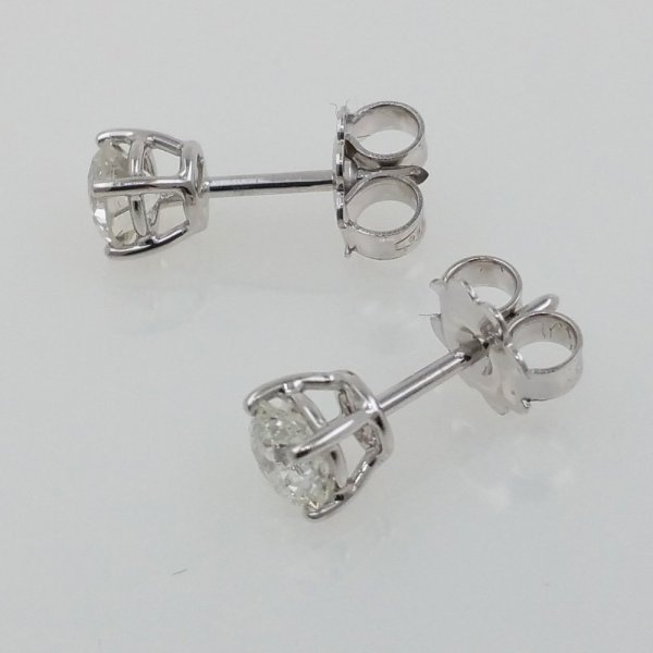 18 k. white gold diamond stud earrings - 1.00 carat